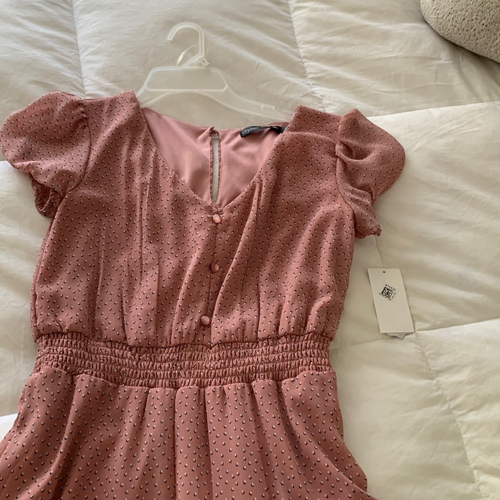 New dress, XS..beautiful asymmetrical ruffle detail